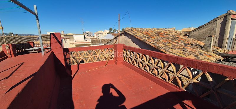 Foto 4e0b2dee-77ec-484d-bb10-5476391adc57. Casa amb xemeneia a Miramar
