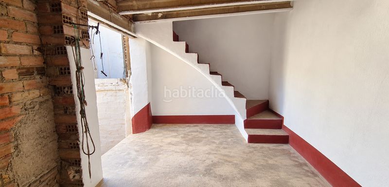 Foto 8352e497-a9ff-4994-aa28-c4bde8915435. Casa amb xemeneia a Miramar