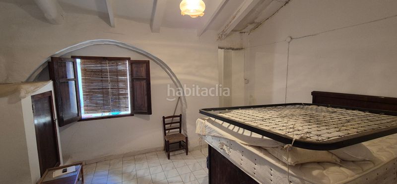 Foto b8173134-8688-4ef3-a6f7-bfd20c009683. Casa amb xemeneia a Miramar