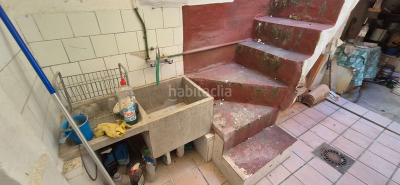 Foto b91f0a9c-b18c-4a92-8d29-8c4e359bda3d. Casa amb xemeneia a Miramar