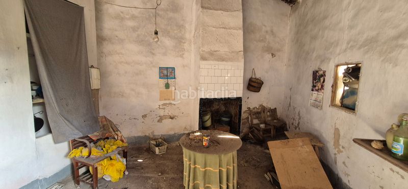 Foto d5acb386-6884-466f-96fd-8a44e3ebba6b. Casa amb xemeneia aparcament a Miramar