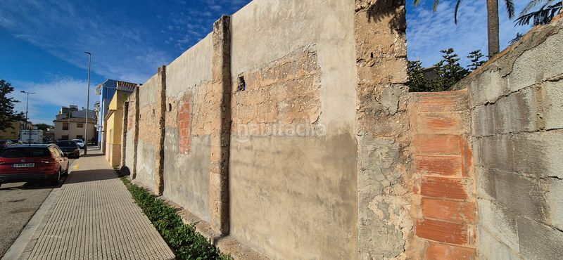 Foto eb9c5acf-7bda-4e26-b96d-70aa3407bf27. Casa amb xemeneia aparcament a Miramar