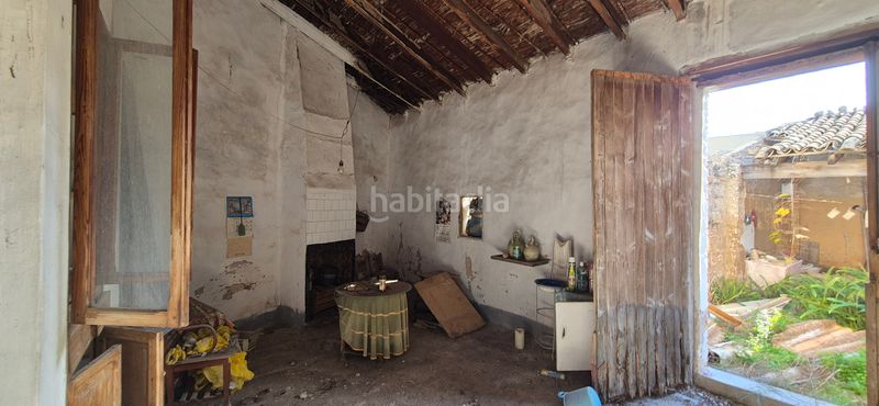 Foto f57f65af-b537-4c46-8865-f76c01f3b547. Casa amb xemeneia aparcament a Miramar