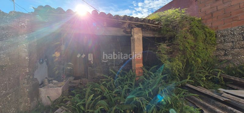 Foto ff4369ae-e642-4e17-93f9-68906c65b701. Casa amb xemeneia aparcament a Miramar