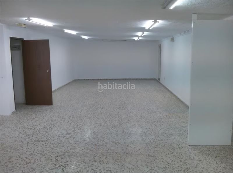 Foto 5e14bf50-e450-4ba1-97b5-91fad9e9ef3a. Locale commerciale in passeig marítim de neptú 85 in Gandia