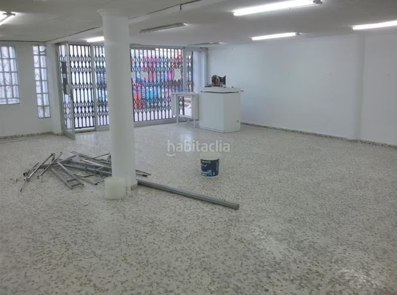 Foto baa65bc6-f127-4196-b9a7-8f2576a842b4. Locale commerciale in passeig marítim de neptú 85 in Gandia