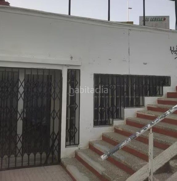 Foto beb31d97-33b6-4396-a0be-678867b37835. Locale commerciale in passeig marítim de neptú 85 in Gandia