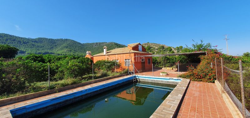 Foto a0c6ff28-ef57-4bdc-baef-38cf77d83584. Masia amb xemeneia calefacció aparcament piscina a Tavernes de la Valldigna