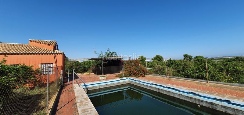 Foto f1ae34df-be65-456f-85f3-96a852e1b7c1. Masia amb xemeneia calefacció aparcament piscina a Tavernes de la Valldigna