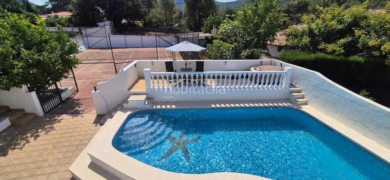 Foto f8689dda-57bf-4a7b-867e-32d45e415bb7. Xalet amb xemeneia calefacció aparcament piscina a Barx