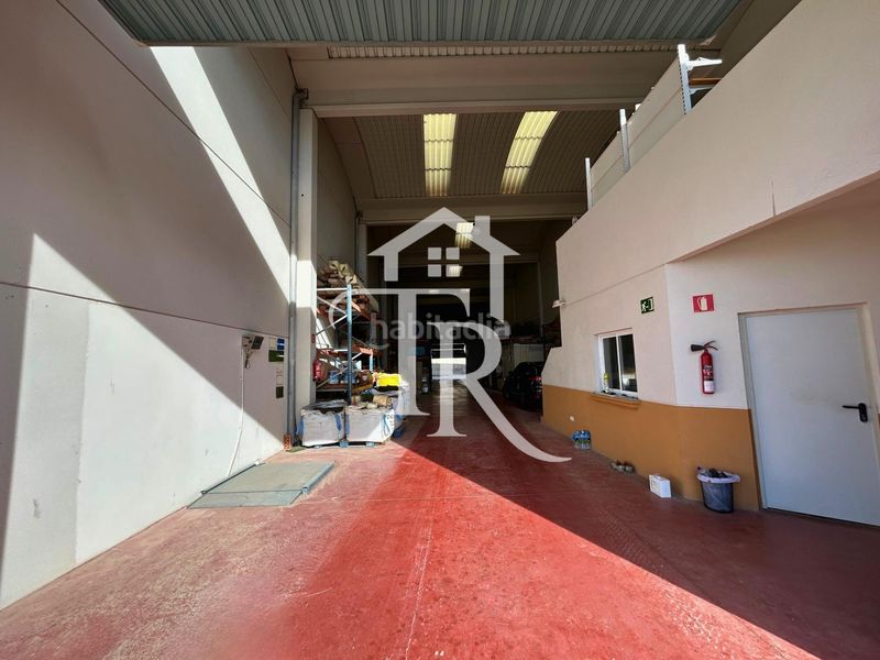 Foto b19e81e5-ea5b-40c3-b7ae-8e57b1dfc6d0. Nau industrial a Roda de Barà