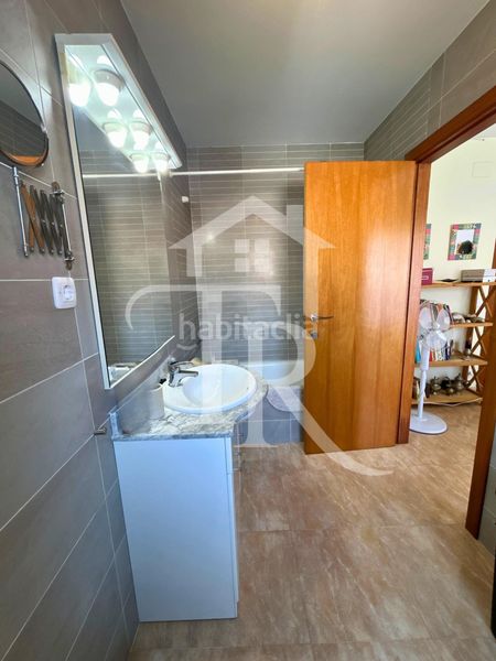 Foto a392f2f7-35da-4ba6-999a-0b34b55f05a2. Casa adossada amb aparcament a Roda de Barà