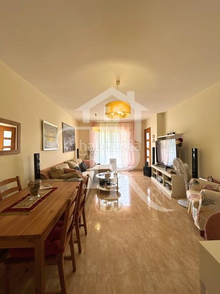 Foto d37d314f-87af-432f-b908-8bab87c5d0ce. Casa adossada amb aparcament a Roda de Barà