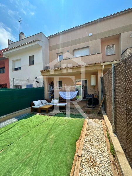 Foto e4605ada-9599-4f2c-80b5-8b78631be215. Casa adossada amb aparcament a Roda de Barà