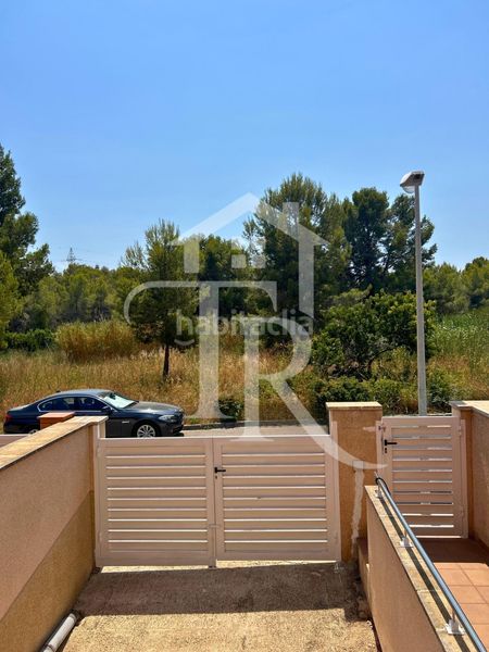 Foto f67138ff-f71f-4248-9bc5-4ee49781e816. Casa adossada amb aparcament a Roda de Barà
