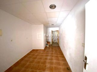 Local Comercial  Del calvario. Bajo comercial diáfano con baño  ideal para tu negocio
