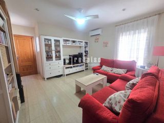 Pis  De la paz. Piso de 3 habitaciones con balcón en excelente ubicación