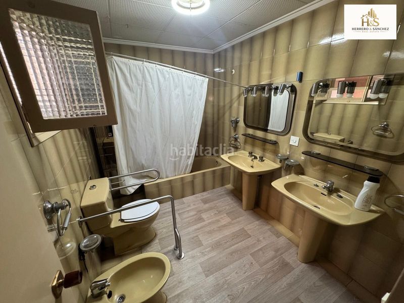 Foto 801a9e85-bd3e-4504-81ed-03cc8d0806e1. Edifici a Novelda