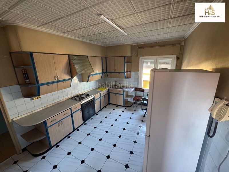 Foto eda4ecf7-33e8-4392-9579-f833ad967a57. Edifici a Novelda