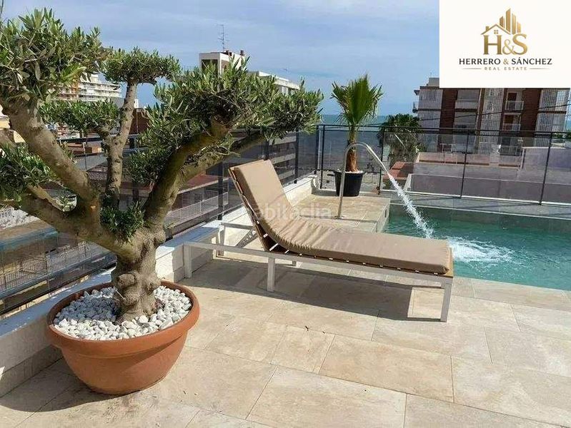 Foto c9f77352-ebd0-49db-b6ca-5a8c1275574e. Edificio  de apartamentos en venta calle hellín a 50 m de Gran Playa en Santa Pola