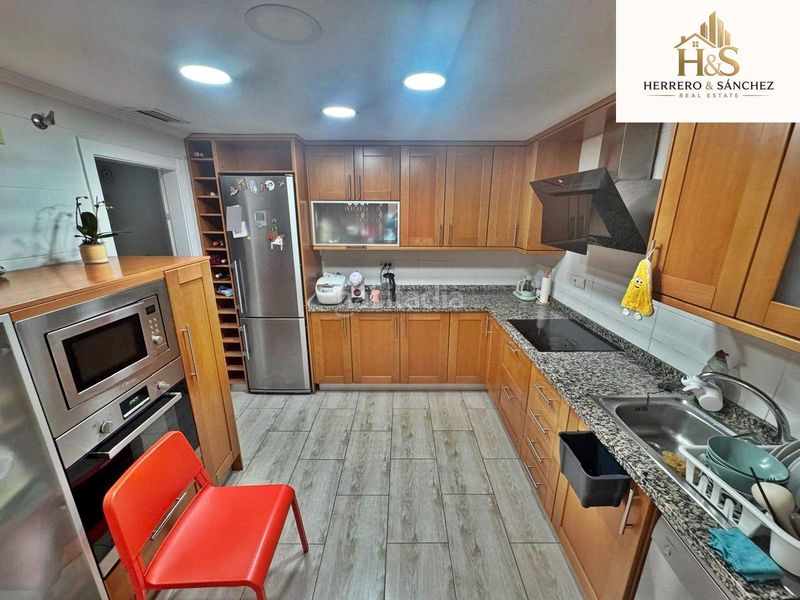 Foto d39da275-b72d-46ff-8451-bee72f49515f. Casa amb calefacció aparcament piscina a San Gabriel Alicante