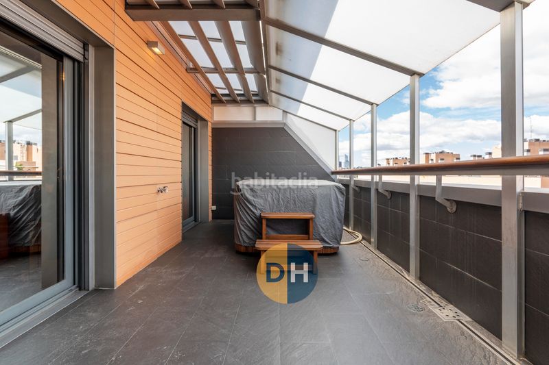Foto e2243e90-0ca5-45a3-b238-8ee8594aa096. Àtic amb calefacció aparcament piscina a Sanchinarro Madrid