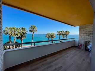 Miete Etagenwohnung in Pedregalejo - Morlaco. Exclusiva vivienda en primera línea de playa en pedregalejo con