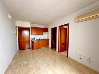 Apartament a Avenida de la armada 4. ¡oportunidad de inversión en primera línea de playa!
