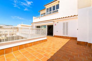 Duplex in Plaça dels Patins. Vendemos dos viviendas independientes con terrazas privadas en p