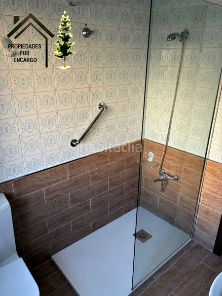 Foto a334a12a-520d-4b36-a799-5819409de2e1. Casa amb xemeneia aparcament a Moaña