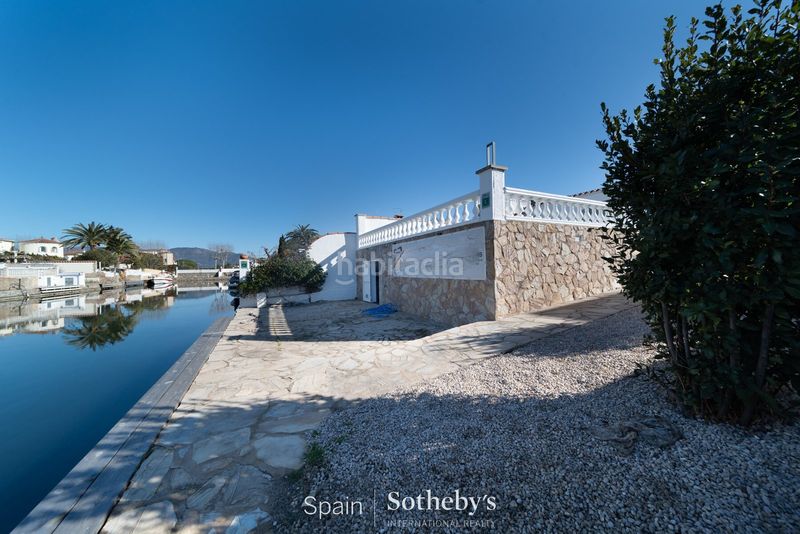 Foto 744dd4eb-bf65-4402-8d7d-b447f63416e3. Casa amb calefacció aparcament piscina a Cap Ras - Creus - Falconera Empuriabrava