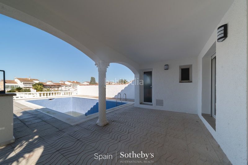 Foto 96ec290a-2787-4088-86bf-c3a3a3503083. Casa amb calefacció aparcament piscina a Cap Ras - Creus - Falconera Empuriabrava