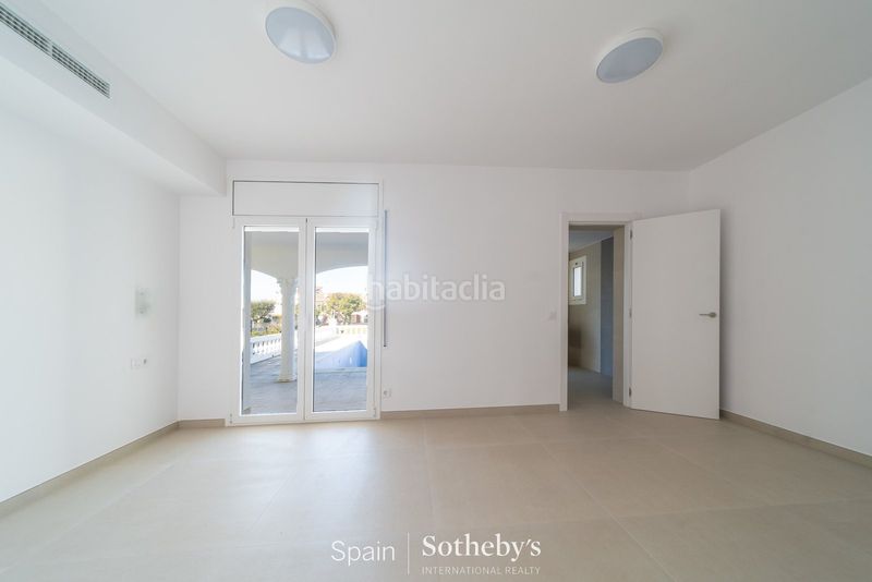 Foto e5b70b17-bbc4-439e-83f9-de23a678560d. Casa amb calefacció aparcament piscina a Cap Ras - Creus - Falconera Empuriabrava