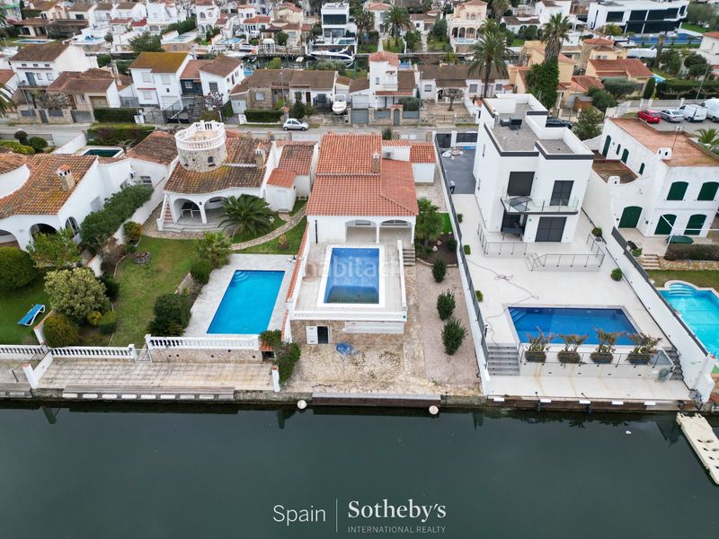 Foto f8112318-e5cd-441e-9ef5-5710121ad16a. Casa amb calefacció aparcament piscina a Cap Ras - Creus - Falconera Empuriabrava