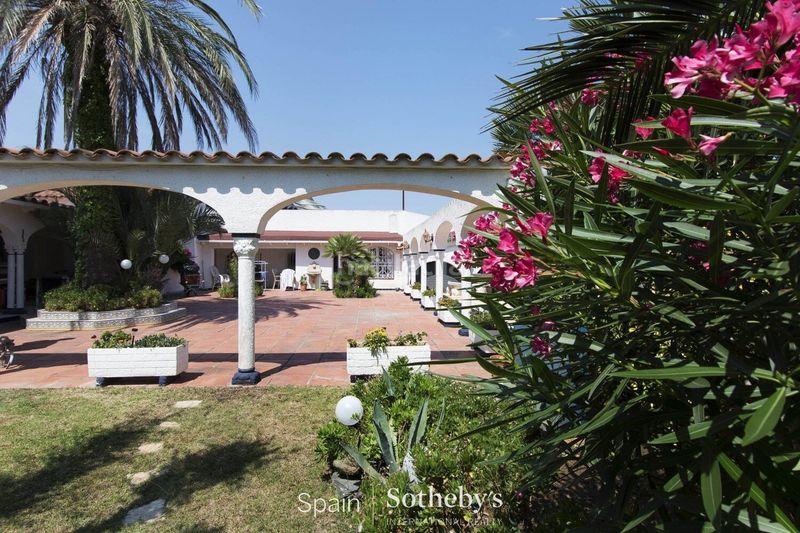 Foto 6bc1b55d-b642-44e7-a540-c4b8c66d461c. Casa amb calefacció aparcament piscina a Carmençó Empuriabrava