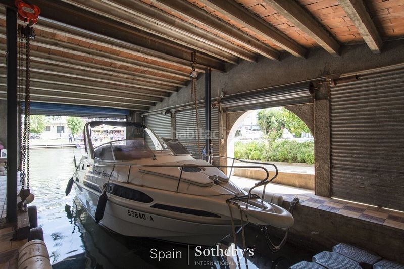 Foto b13005b6-8baf-417a-b253-ebd6b8eae448. Casa amb calefacció aparcament piscina a Carmençó Empuriabrava