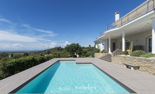 Casa  Carrer xaloc. Villa moderna con vistas en els olivars  pau