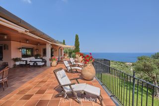 Casa  Lilars. Fantástica casa mediterránea en aiguablava, begur, con vistas al
