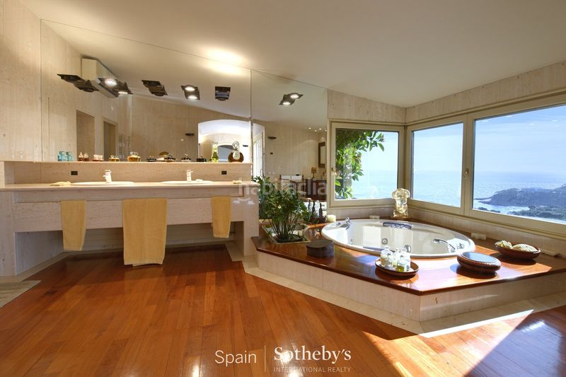 Foto 4fa9cc2d-78f6-4f26-b7a9-a0b33e9d9a02. Casa amb calefacció aparcament piscina a Fornells-Aiguablava Begur