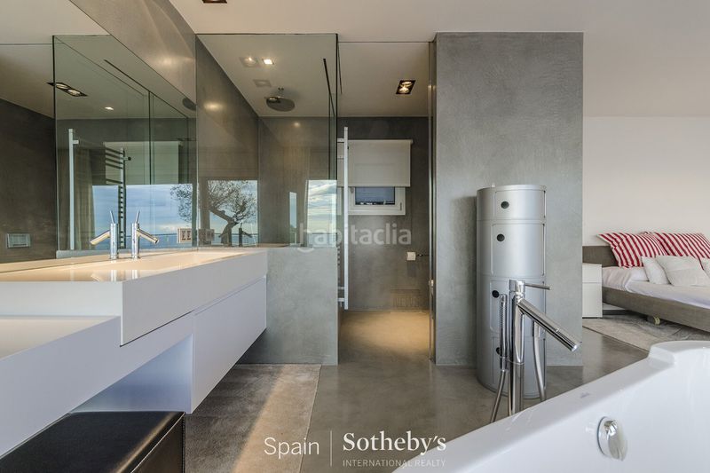 Foto 2ef36491-6c3d-4330-b941-2d413816323f. Casa amb calefacció aparcament piscina a Levantina - Montgavina - Quintmar Sitges