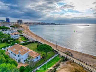 Casa a Sant Antoni. Exclusiva propiedad en primera línea de mar en sant antoni de ca