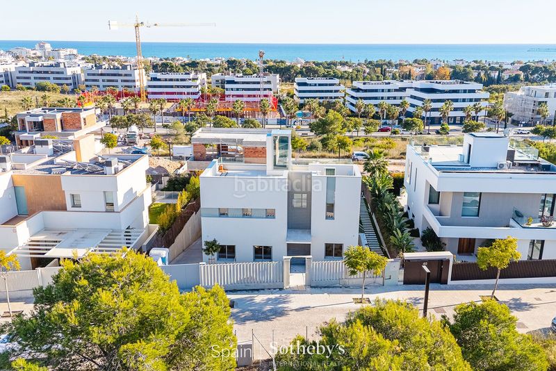 Foto c0b55726-b27c-443f-8280-29bc2e10ca77. Maison avec chauffage parking piscine dans La Plana Sitges