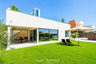 Casa a La Plana. Espectacular villa nueva de lujo con 4 dormitorios en la plana,