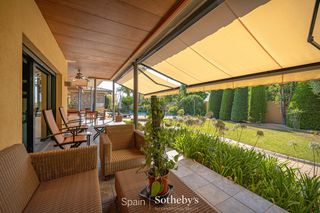 House in Eixample Residencial. Propiedad excepcional con dos casas separadas en la mejor ubicac