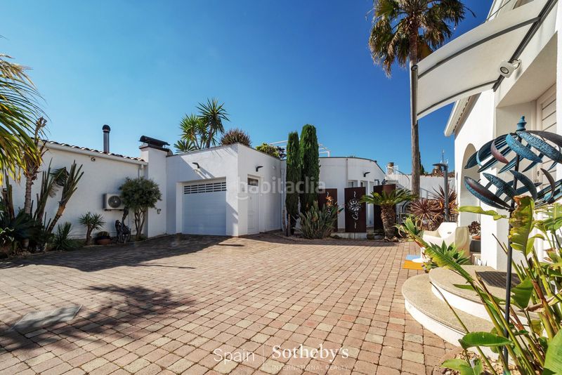 Foto 02d112e2-fec2-4644-a3ce-d8c89286c46e. Casa amb calefacció aparcament piscina a Montgrí Empuriabrava