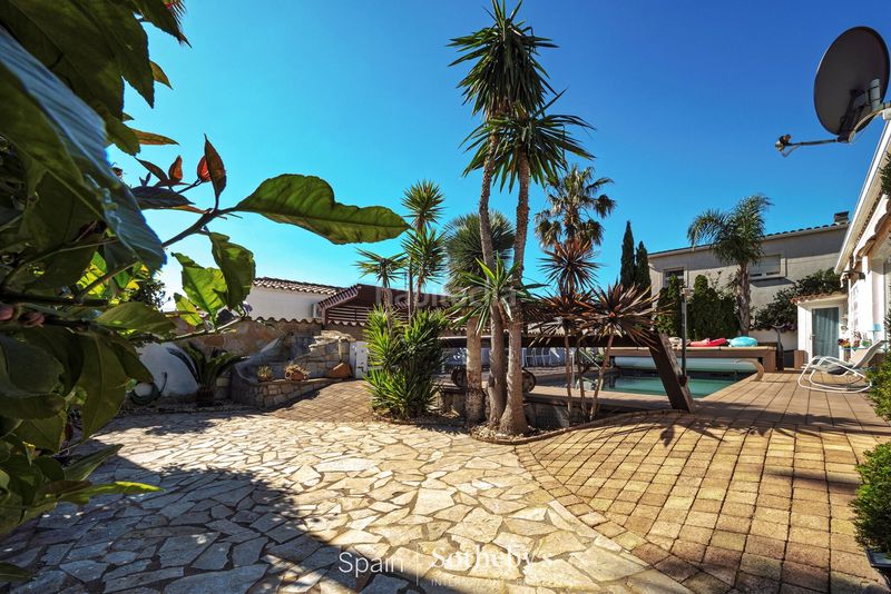 Foto 2d1e6857-1446-4986-9198-35d2fa322142. Casa amb calefacció aparcament piscina a Montgrí Empuriabrava