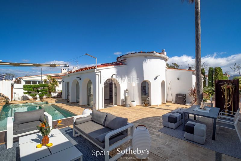 Foto 42f83fd6-d3d1-4772-936b-bd65d652485d. Casa amb calefacció aparcament piscina a Montgrí Empuriabrava