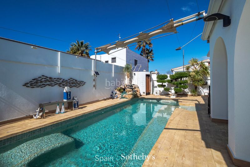 Foto 7304ec50-7cb7-4fa1-91c6-87e2b2979546. Casa amb calefacció aparcament piscina a Montgrí Empuriabrava