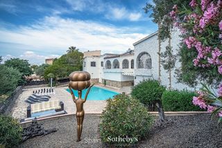 Casa  Carrer màlaga. Villa de estilo andaluz con zona de piscina y vistas
