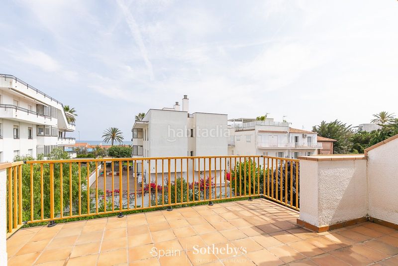 Foto 29327edf-c042-4ab0-8622-a5569b5c9096. Casa aparellada amb calefacció aparcament a Can Girona - Terramar - Vinyet Sitges